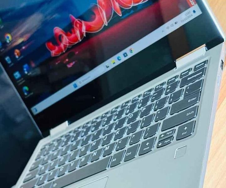🔥 Lenovo Yoga 720 - Silver UltraSlilm - ▪️ 7e generation aCore i5 - 2.7ghz ~ 3.8ghz turbo