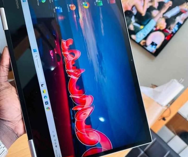 🔥 Lenovo Yoga 720 - Silver UltraSlilm - ▪️ 7e generation aCore i5 - 2.7ghz ~ 3.8ghz turbo