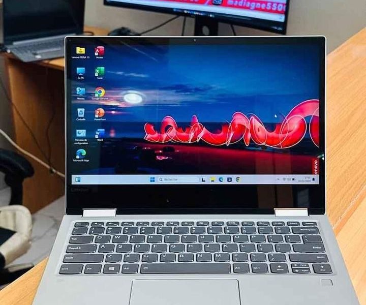 🔥 Lenovo Yoga 720 - Silver UltraSlilm - ▪️ 7e generation aCore i5 - 2.7ghz ~ 3.8ghz turbo