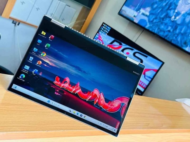 🔥 Lenovo Yoga 720 - Silver UltraSlilm - ▪️ 7e generation aCore i5 - 2.7ghz ~ 3.8ghz turbo
