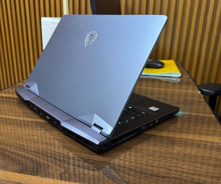 MSI GE66 Raider Core i7 10th gen Ram 32gb Disk ssd 512gb Graphics Nvidia RTX 2070 8gb dédiée