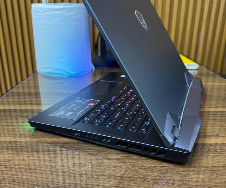 MSI GE66 Raider Core i7 10th gen Ram 32gb Disk ssd 512gb Graphics Nvidia RTX 2070 8gb dédiée