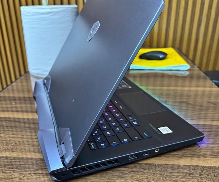 MSI GE66 Raider Core i7 10th gen Ram 32gb Disk ssd 512gb Graphics Nvidia RTX 2070 8gb dédiée