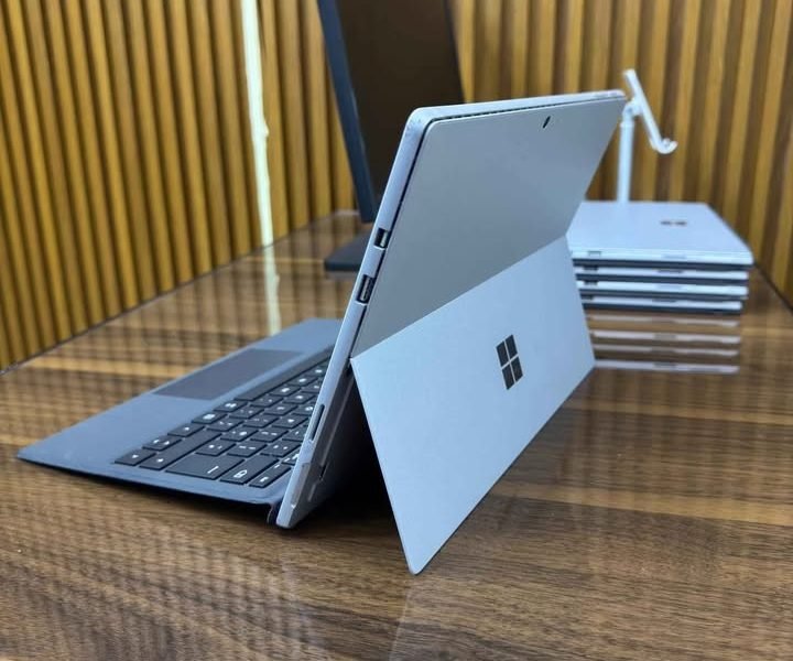 🔥PROMO🔥Surface Pro 5 Core i5 7th gen Ram 08gb Disk 256gb ssd Ecran 12,5 tactile et detachable