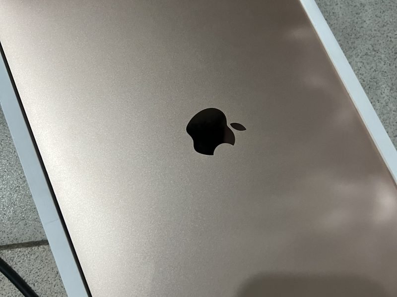 MacBook air 2019 rose gold