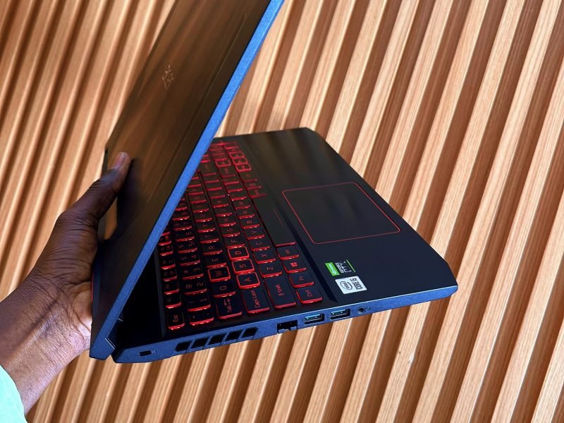 acer nitro 5 i5 10th, 16ram, 512ssd, rtx 3050.